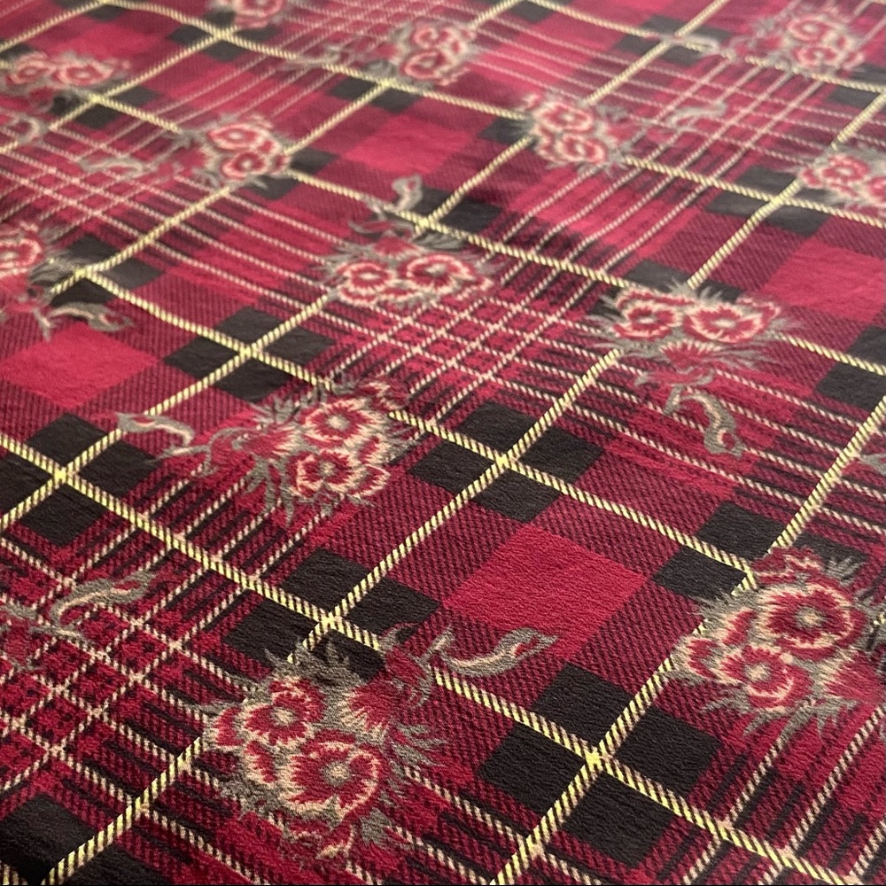 🥀 Vintage Black Dahlia Nostalgia Scarf - Picture 2 of 3